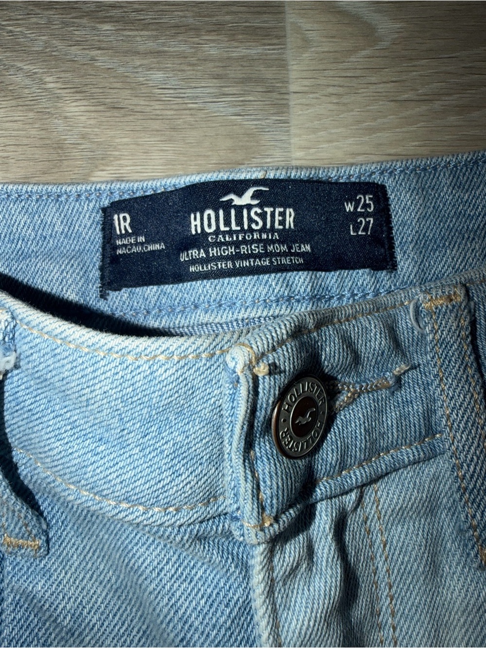 Hollister Light Blue High-Rise Mom Jeans - Picture 2 of 3